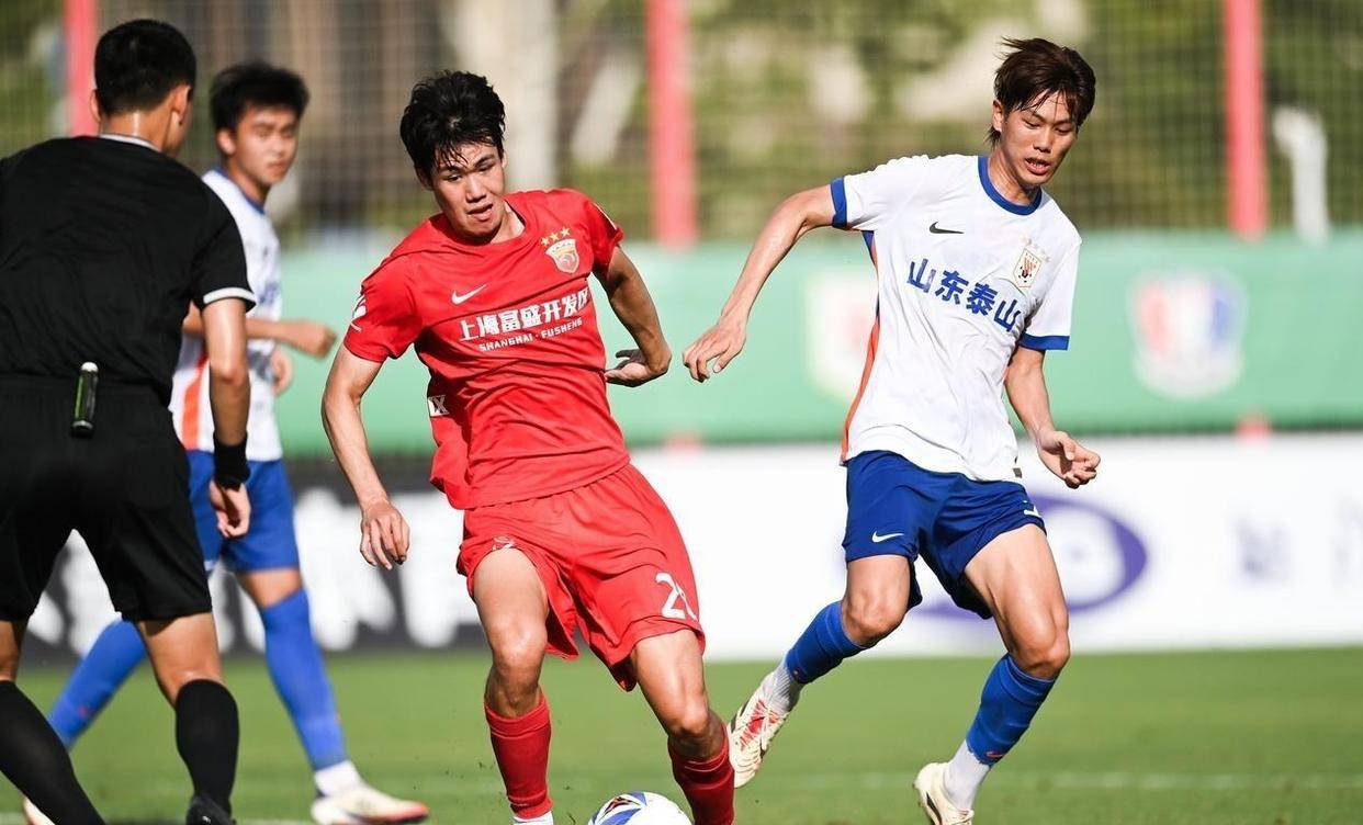 球队战绩不佳紧急调整，全力拼搏赢取胜利