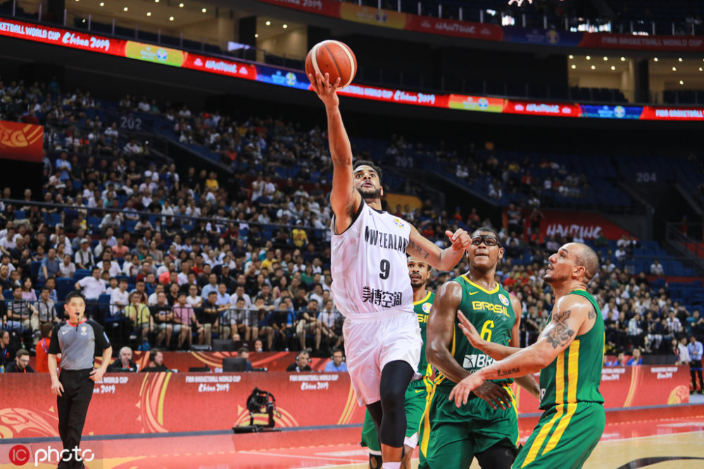 荷兰队士气高涨,备战决赛迎接巴西球队 荷兰队士气高涨,备战决赛迎接巴西球队