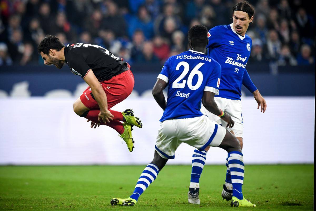 开云体育网页版-汉诺威足球队遭遇连败，排名持续滑落至倒数的简单介绍