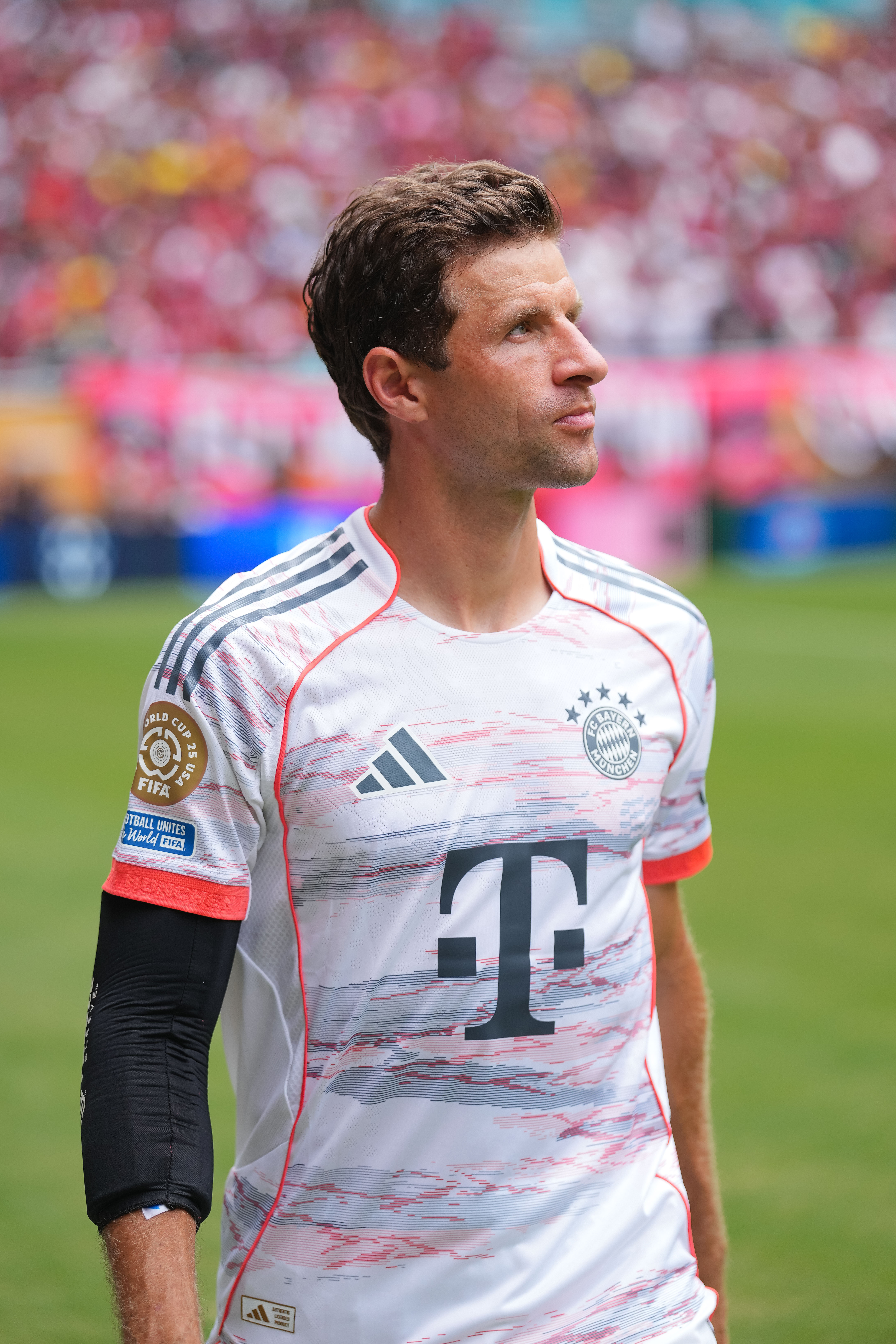 拜仁慕尼黑实力碾压对手，晋级前景明朗