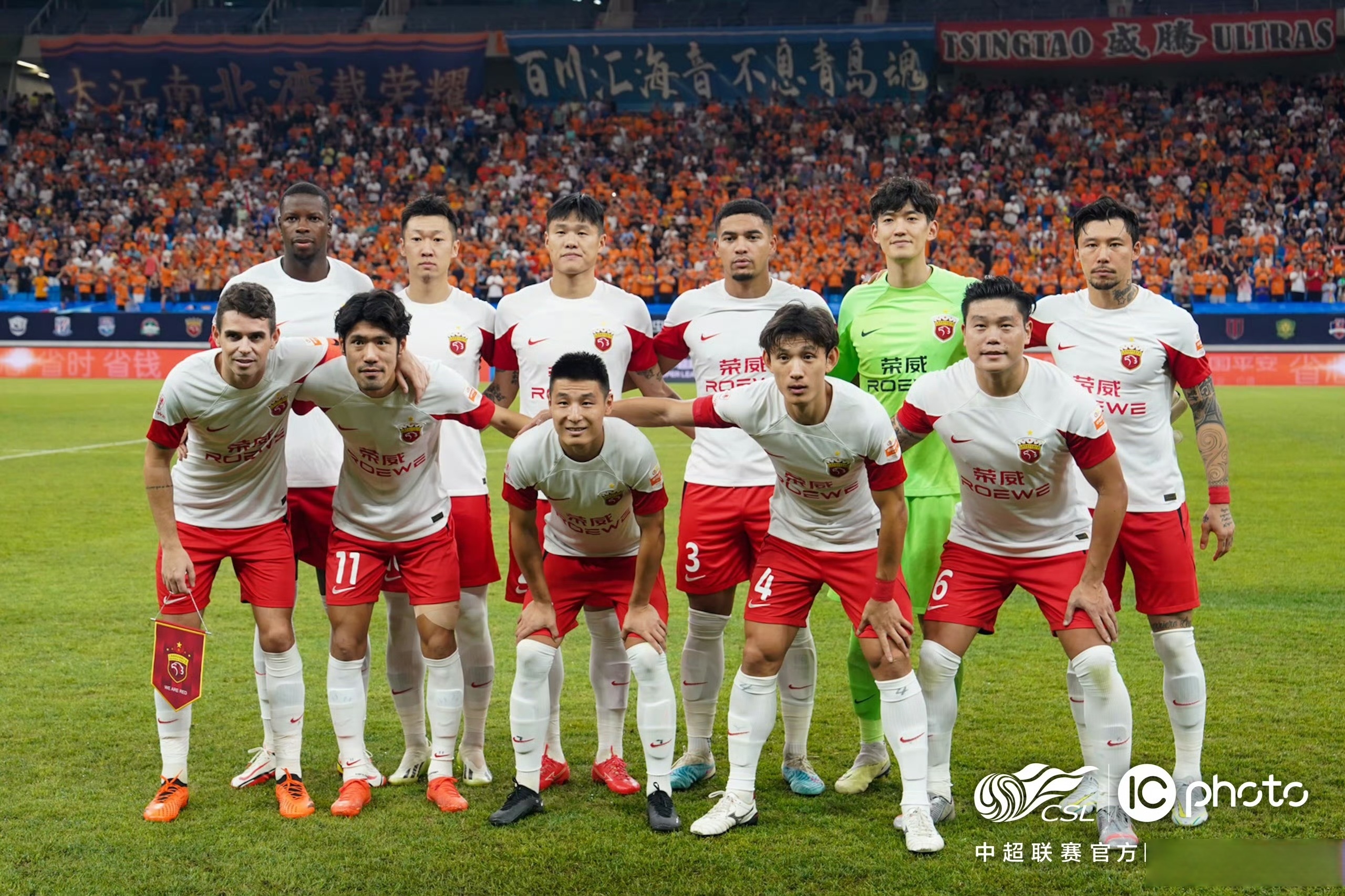 赛场上激烈战斗,谁能一雪前耻赢得胜利? 赛场上激烈战斗,谁能一雪前耻赢得胜利?