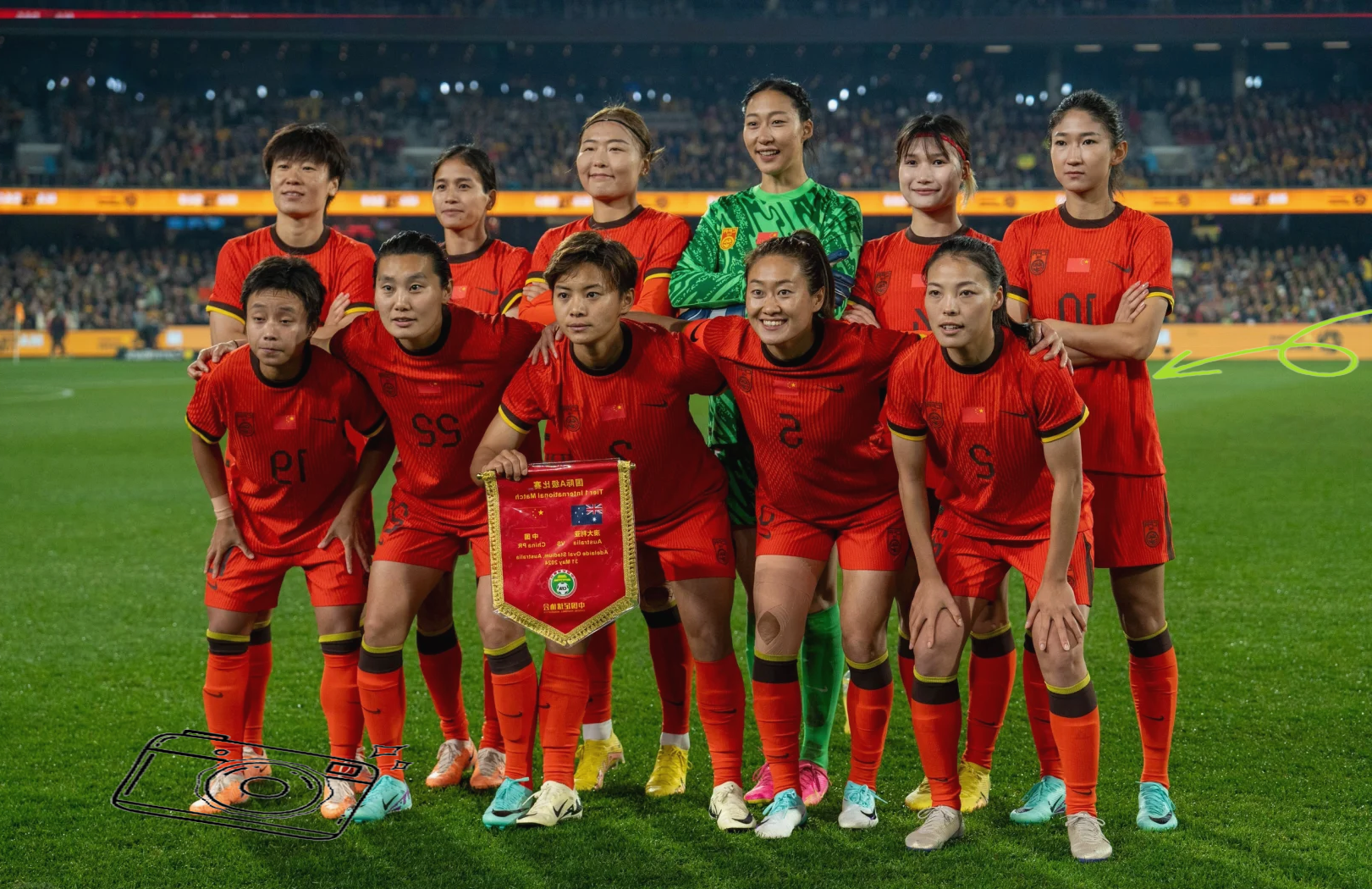 荷兰女足队在国内联赛中击败强敌