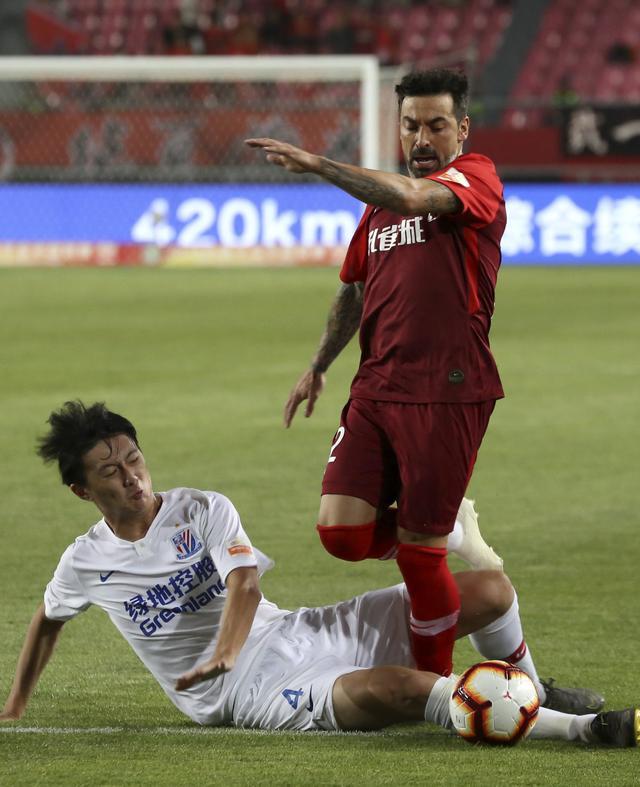 包含上海绿地申花客场战胜河北华夏幸福，冲击前列的词条