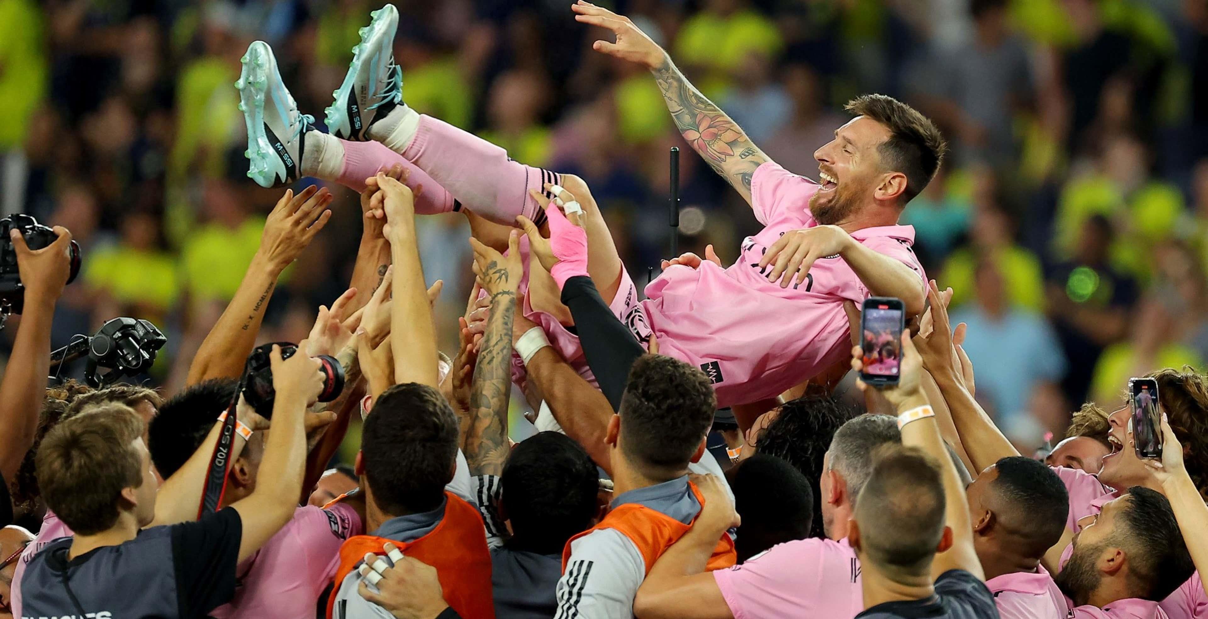 世界级足球比赛引爆球迷激情 世界级足球比赛引爆球迷激情