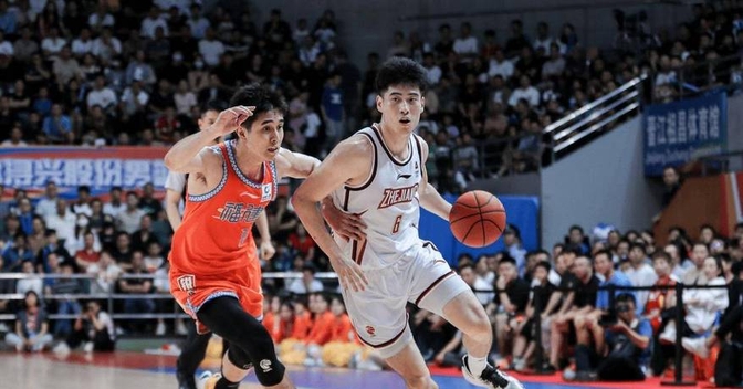 新疆男篮逆袭山东队,成功领先 新疆男篮逆袭山东队,成功领先